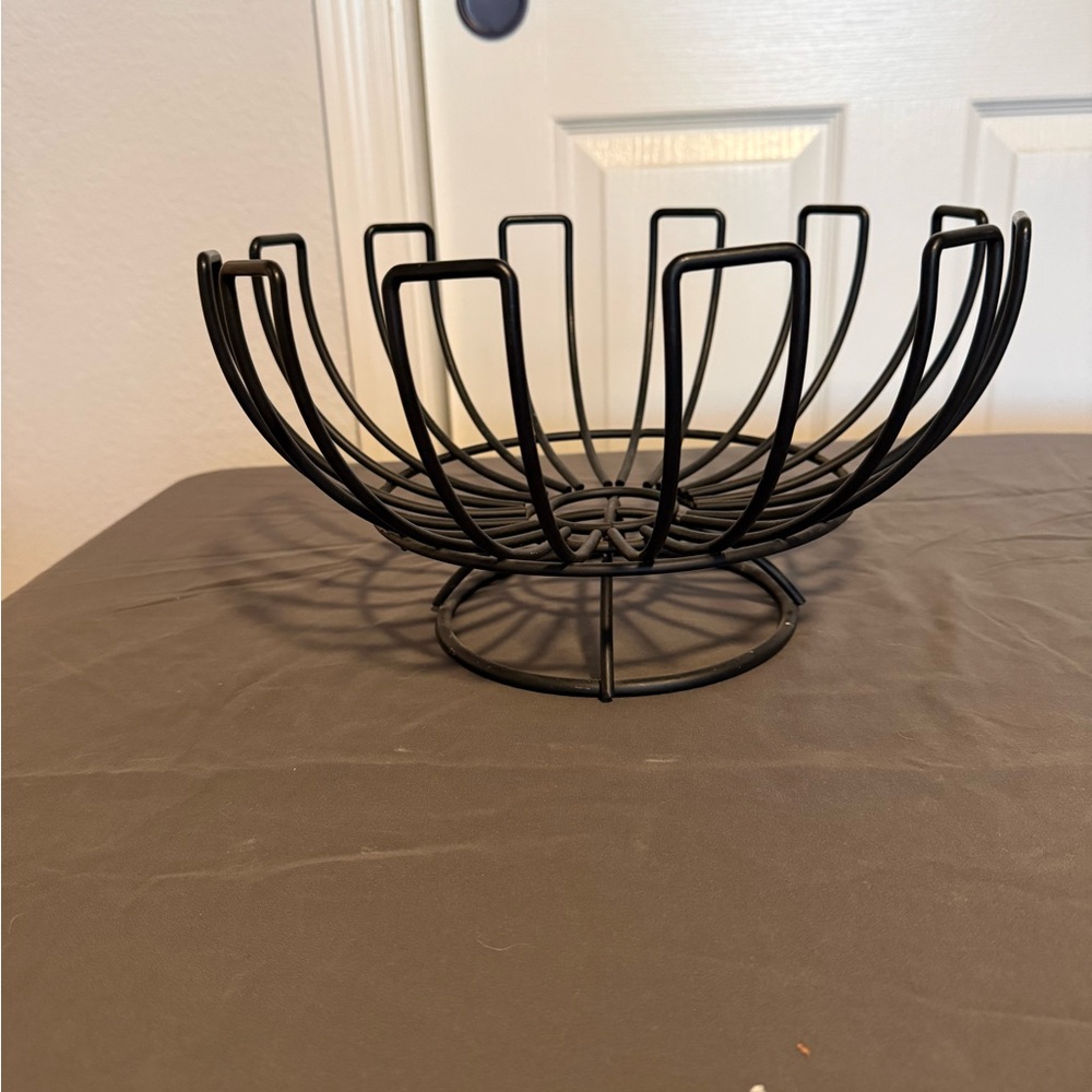 Black metal wire fruit basket